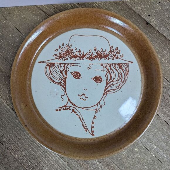 Vintage SIAL Canada Pottery Plate – 8.5" Portrait of Woman in Hat – Signed Ceram - Picture 3 of 7